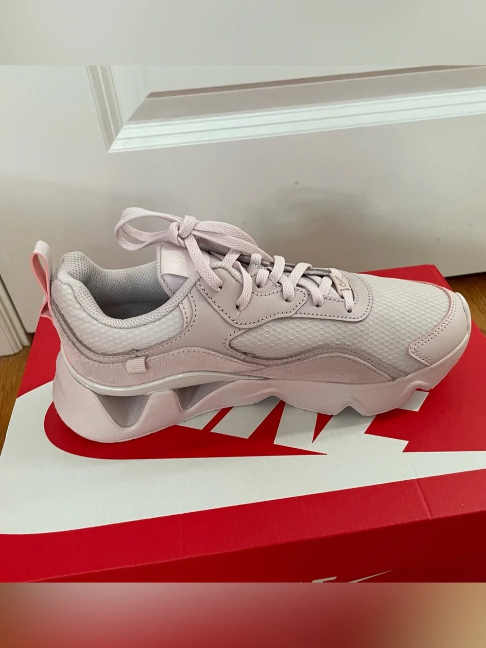 Nike RYZ 365 II Barely Rose Pink Women’s Sneakers Size 7.5 New in Box